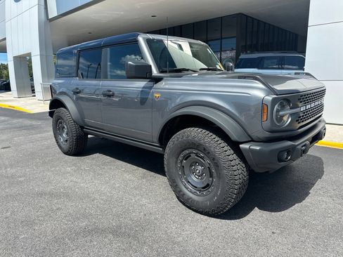 Certified 2025 Ford Bronco Badlands w/ Sasquatch Package AWD/4WD image 2