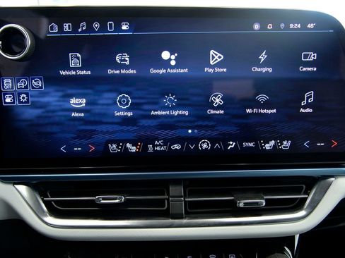 Used 2025 Chevrolet Equinox EV LT w/ Convenience Package II image 19