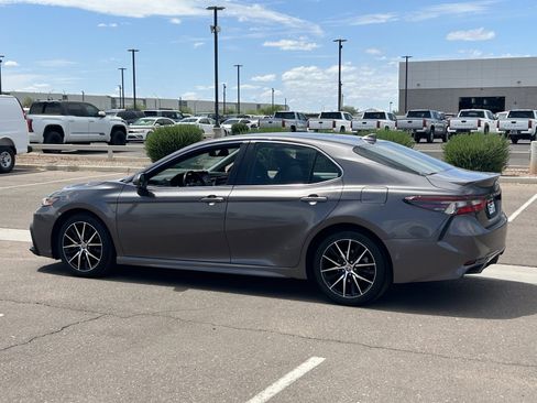 Used 2024 Toyota Camry SE w/ Convenience Package image 3