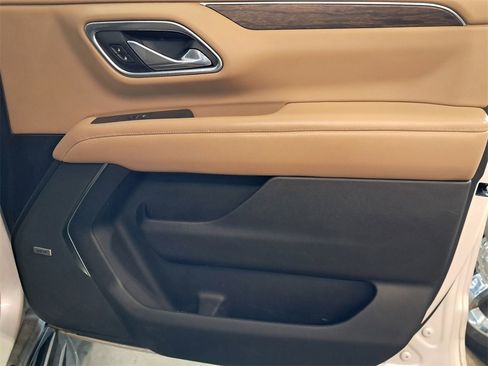 Used 2021 Chevrolet Suburban Premier image 6