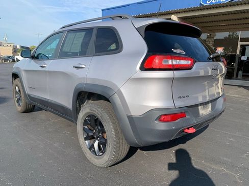 Used 2018 Jeep Cherokee Trailhawk AWD/4WD image 5