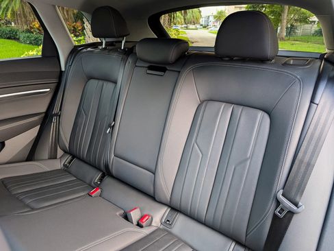 Used 2021 Audi e-tron Premium w/ Towing Package image 31