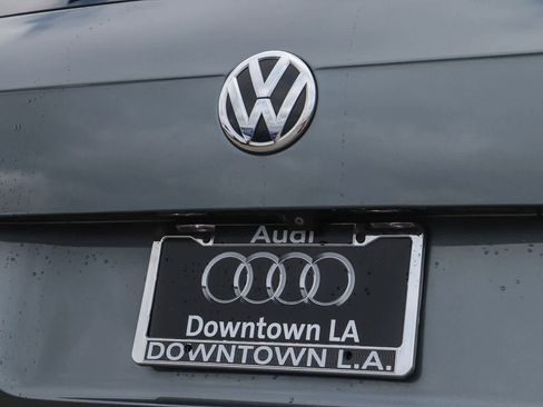 Used 2020 Volkswagen Tiguan SE w/ Panoramic Sunroof Package image 11