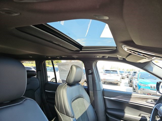 New 2026 Jeep Grand Cherokee Altitude AWD/4WD image 13