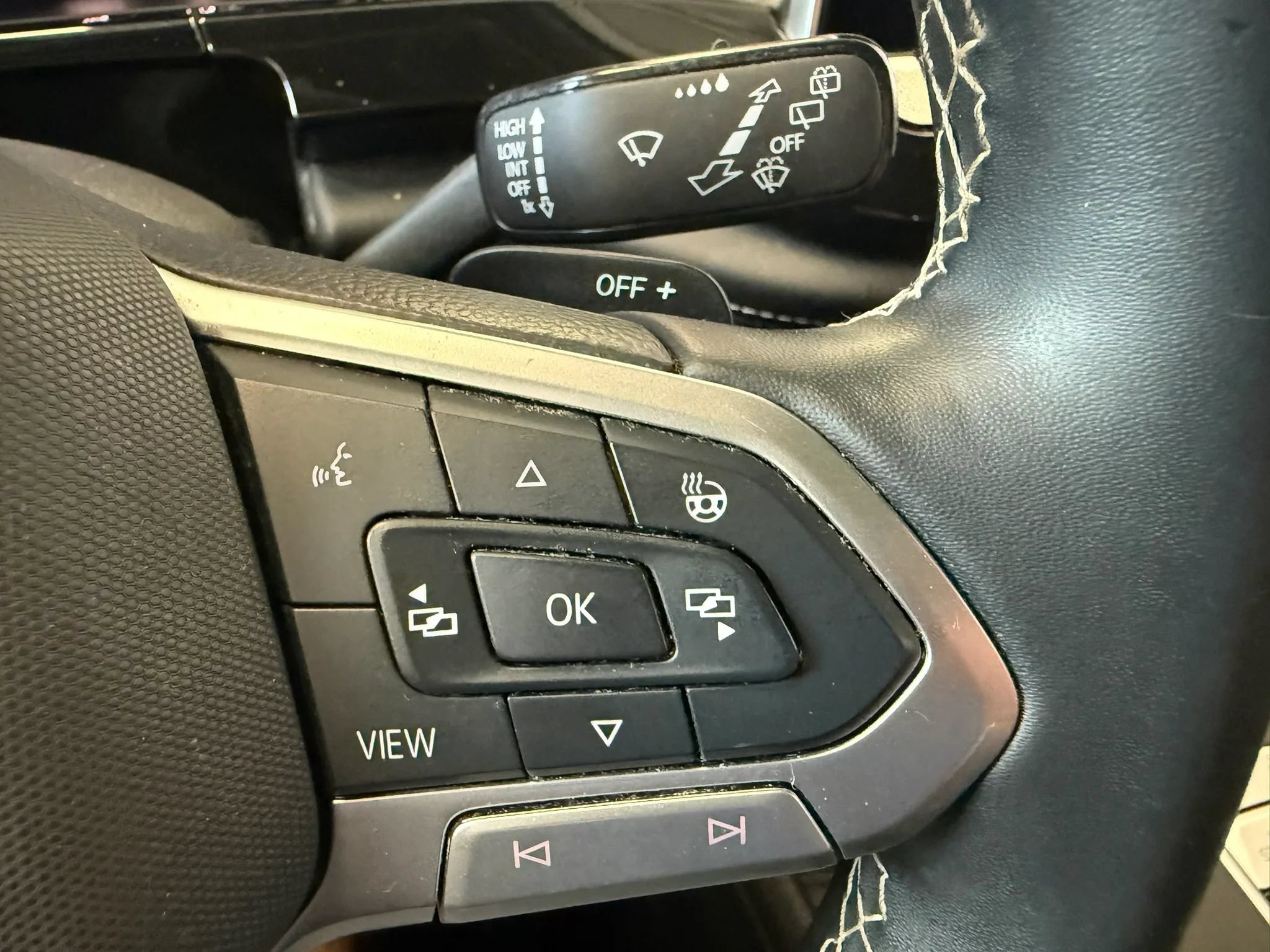 Used 2024 Volkswagen Atlas Cross Sport SE FWD image 26