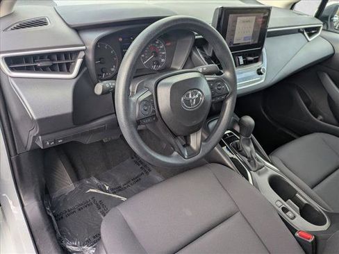 Used 2025 Toyota Corolla LE image 9