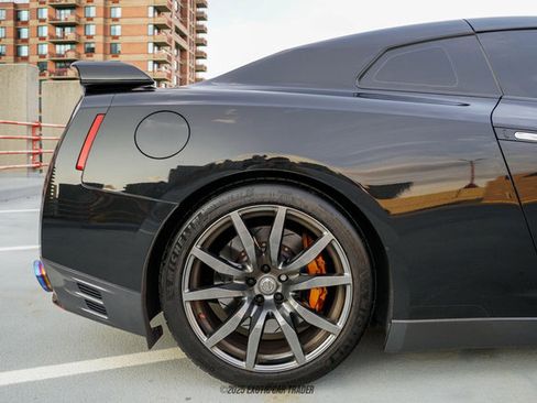 Used 2014 Nissan GT-R Premium w/ Premium Interior Package image 10