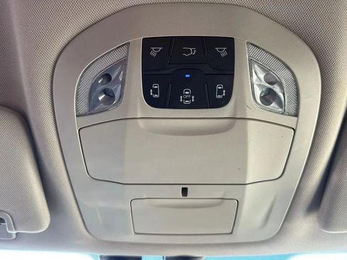 Used 2021 Chrysler Pacifica Touring-L FWD image 21