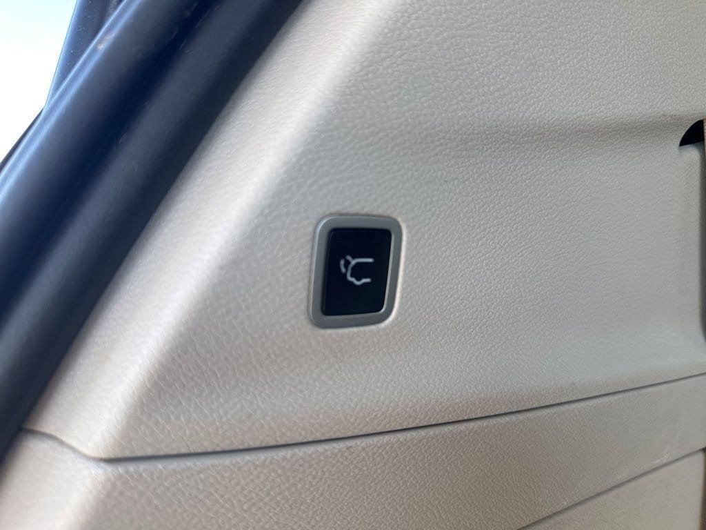 Used 2024 Chrysler Pacifica Touring-L FWD image 12