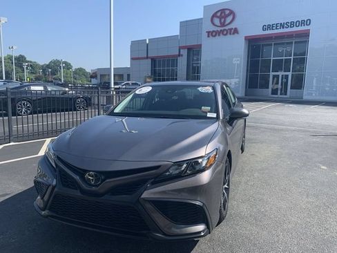 Used 2023 Toyota Camry SE FWD image 1