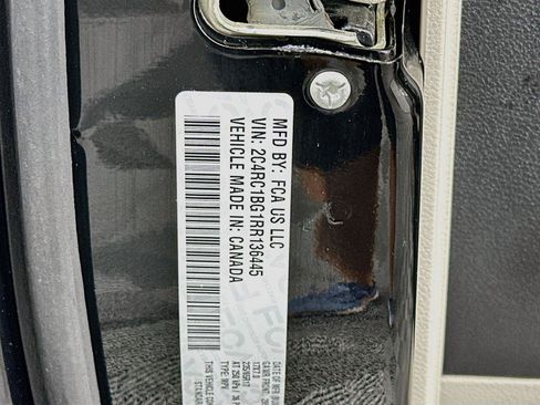Used 2024 Chrysler Pacifica Touring-L FWD image 22