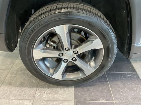 Used 2024 Jeep Grand Cherokee L Limited image 6