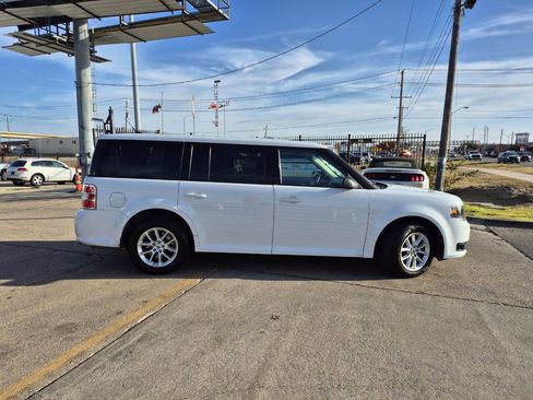 Used 2016 Ford Flex SE image 4