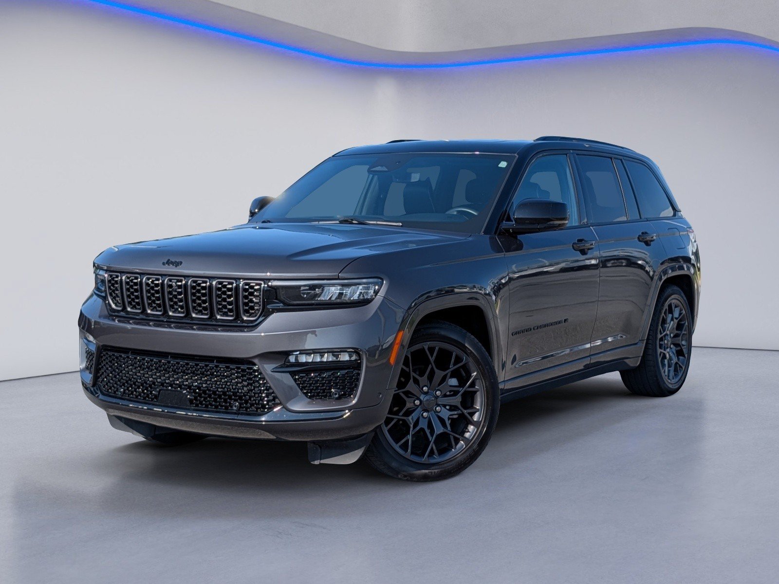 Used 2025 Jeep Grand Cherokee Summit w/ Obsidian Package AWD/4WD image 2