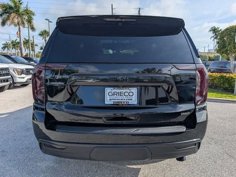 Used 2021 GMC Yukon SLT w/ SLT Premium Package RWD image 12