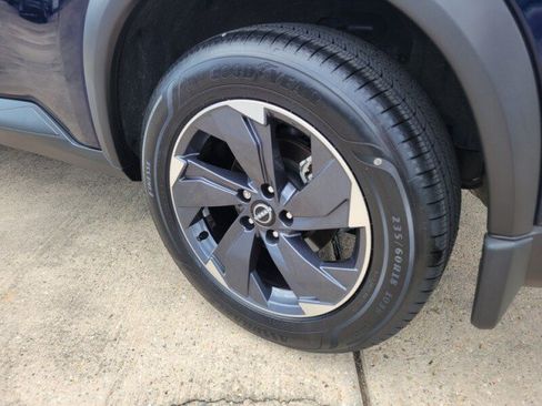 Used 2025 Nissan Rogue SV w/ SV Premium Package FWD image 8