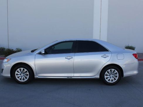 Used 2014 Toyota Camry LE FWD image 8