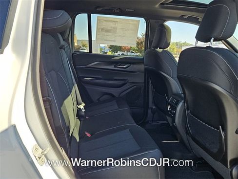 New 2025 Jeep Grand Cherokee Laredo X image 15