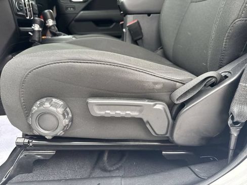 Used 2021 Jeep Wrangler Unlimited Sahara AWD/4WD image 15