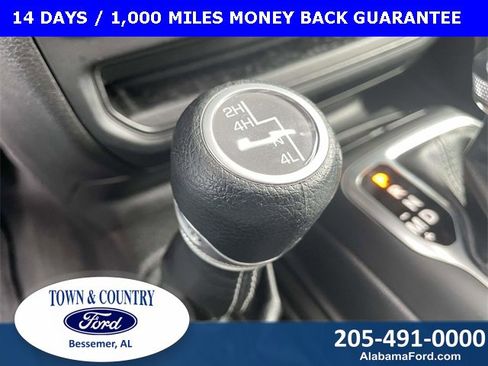 Used 2025 Jeep Wrangler Sahara image 27