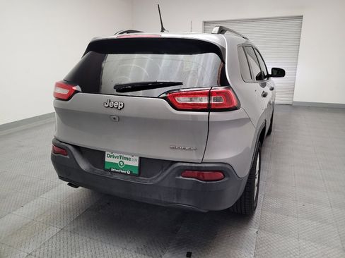 Used 2017 Jeep Cherokee Sport image 7