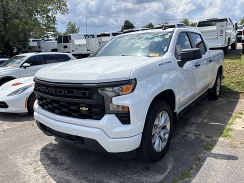 Used 2022 Chevrolet Silverado 1500 Custom RWD image 3
