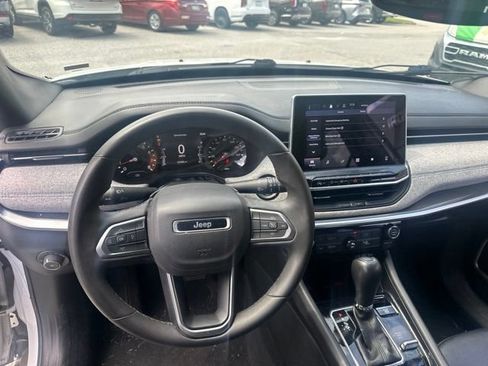 Used 2024 Jeep Compass Latitude AWD/4WD image 18