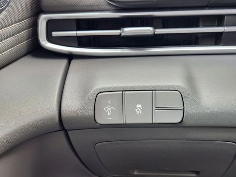 Certified 2025 Hyundai Elantra Sport image 21