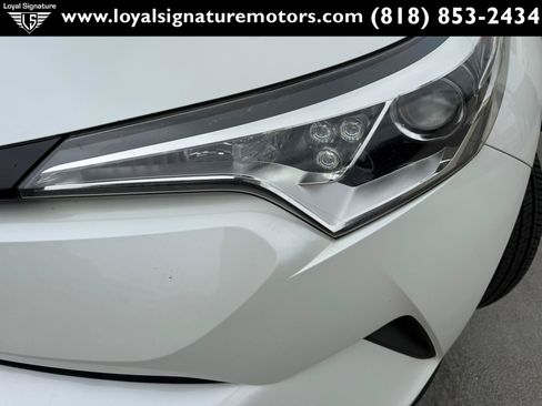Used 2019 Toyota C-HR XLE FWD image 32