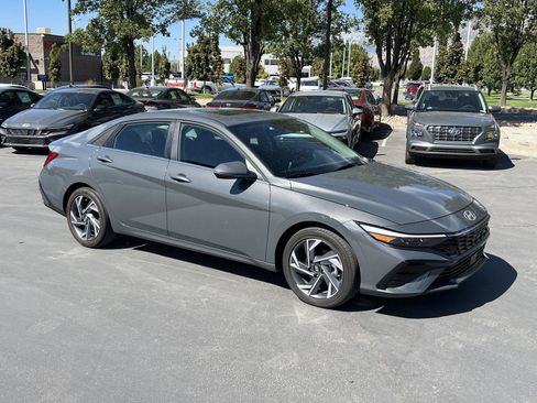 Certified 2026 Hyundai Elantra Limited FWD image 10