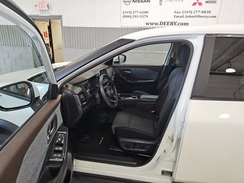 Certified 2023 Nissan Rogue SV image 9