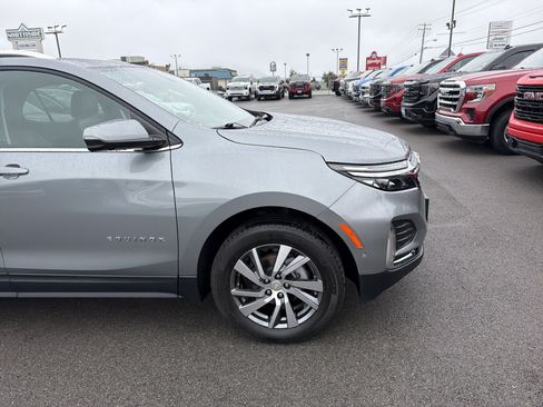 Used 2023 Chevrolet Equinox Premier AWD/4WD image 4