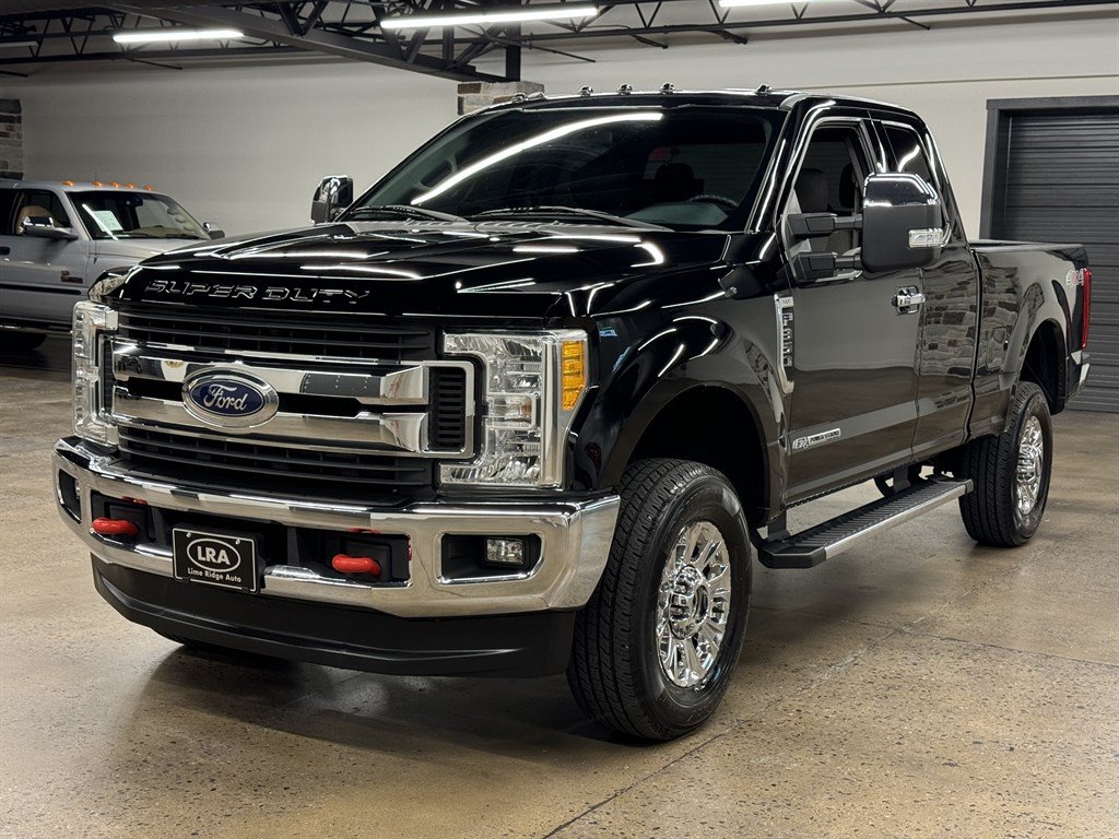 Used 2017 Ford F350 XLT w/ XLT Premium Package AWD/4WD image 3