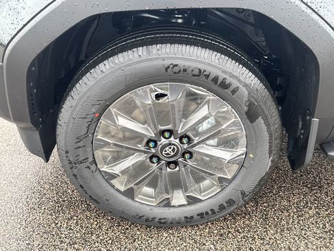 New 2026 Toyota Land Cruiser w/ Premium Package AWD/4WD image 17