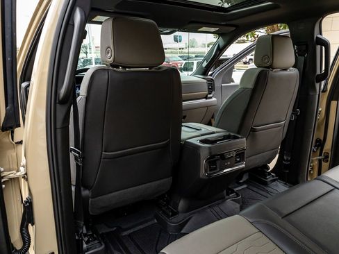 Used 2022 Chevrolet Silverado 1500 ZR2 w/ Technology Package image 34