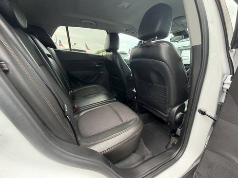Used 2017 Chevrolet Trax LT w/ LT Convenience Package FWD image 20