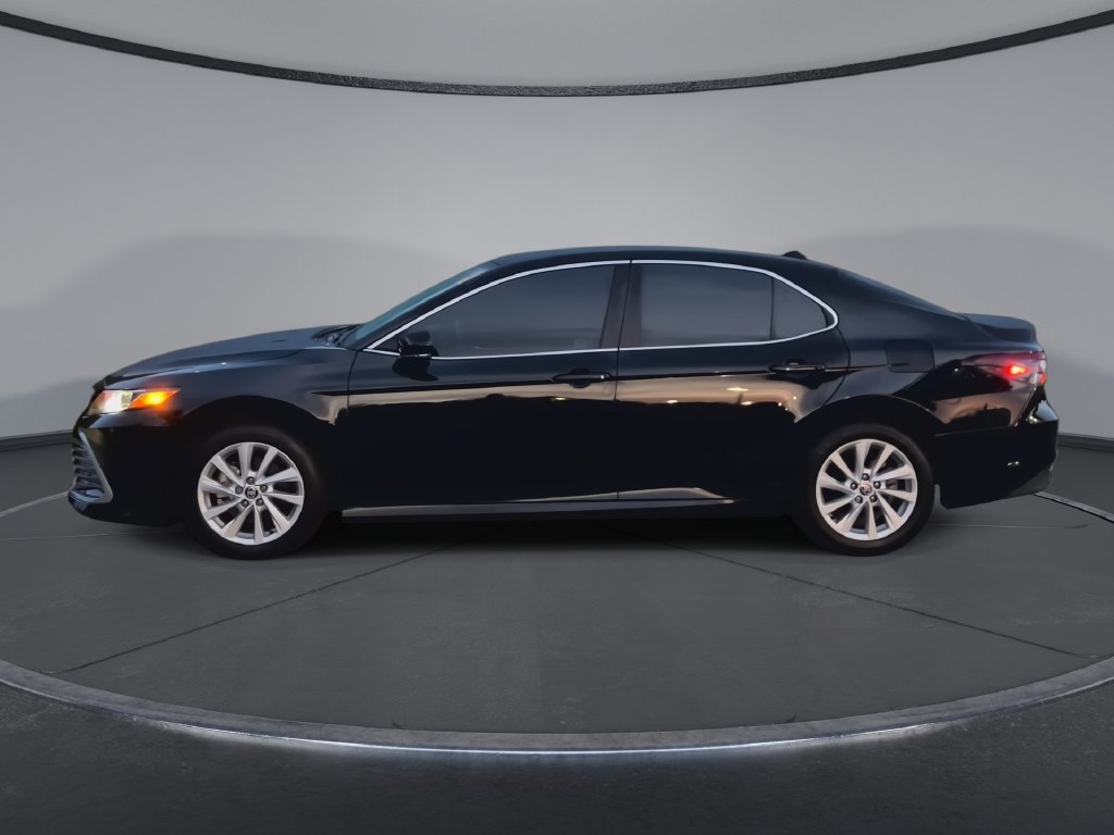 Used 2024 Toyota Camry LE w/ Convenience Package FWD image 5