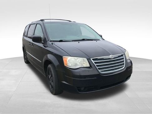 Used 2010 Chrysler Town & Country Touring image 8