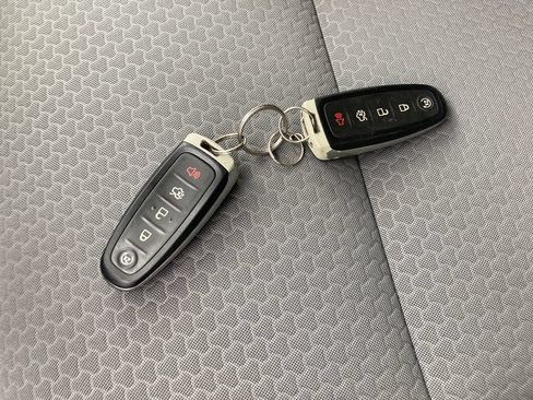 Used 2019 Ford Escape SE AWD/4WD image 38