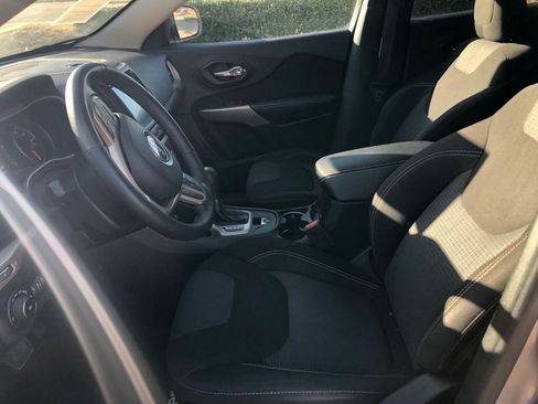 Used 2017 Jeep Cherokee Latitude w/ Safety/Convenience Group image 12