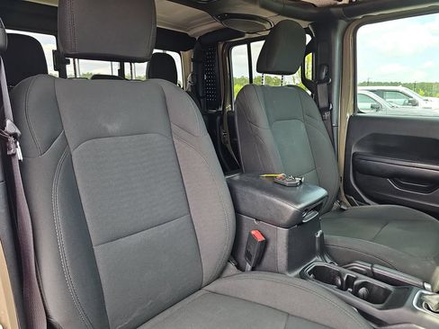 Used 2020 Jeep Gladiator Sport w/ Quick Order Package 24S AWD/4WD image 14