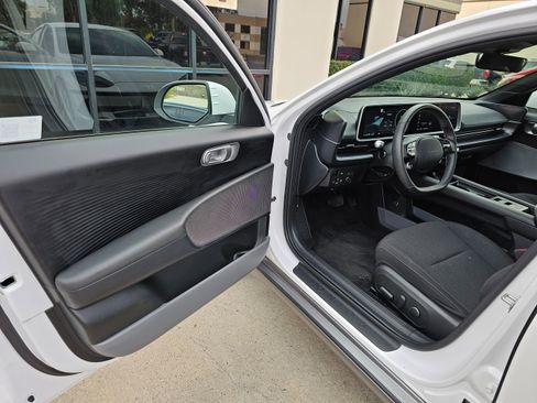 Used 2025 Hyundai Ioniq 6 SE image 11
