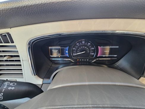 Used 2015 Lincoln Navigator 2WD image 11