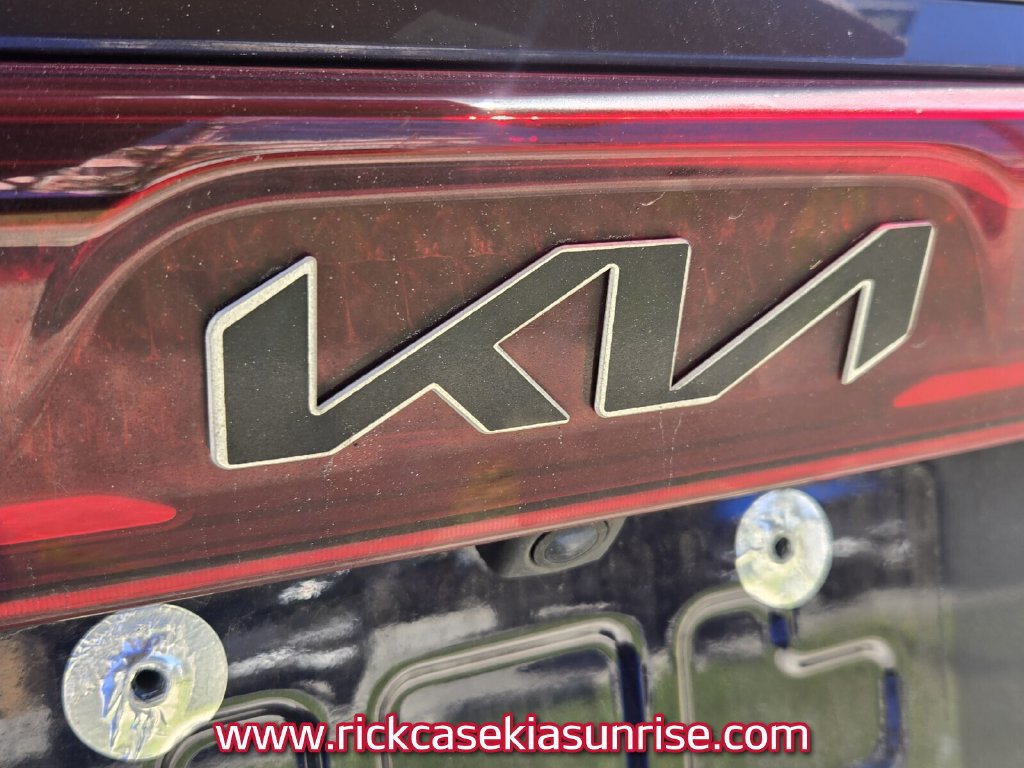 Used 2024 Kia Carnival LX FWD image 9