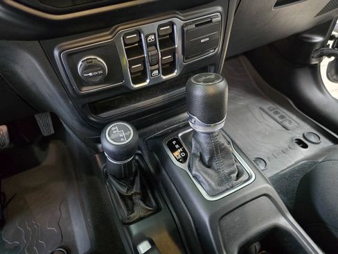 Used 2022 Jeep Wrangler Unlimited Sport AWD/4WD image 35