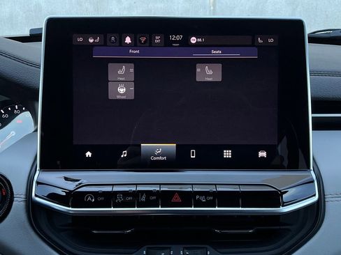 Used 2025 Jeep Compass Limited image 32