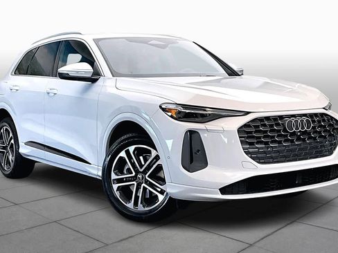 Certified 2025 Audi Q5 Premium Plus w/ Premium Plus image 2