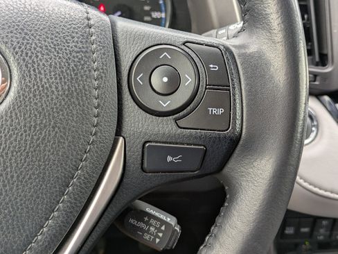 Used 2018 Toyota RAV4 Limited FWD image 26