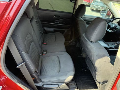 Used 2022 Nissan Pathfinder SV AWD/4WD image 19
