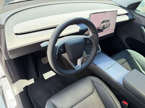 Used 2026 Tesla Model Y AWD image 3
